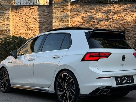 2022 Volkswagen Golf VIII, белый, 1900000 рублей, вид 5