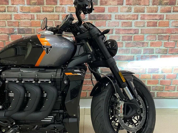 2026 Triumph Rocket 3, чёрный, 3800000 рублей - вид 9