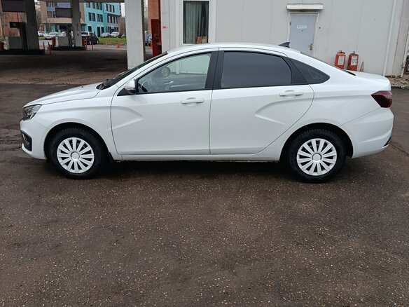 2024 Lada (ВАЗ) Vesta I Рестайлинг (NG), белый, 1600000 рублей - вид 4