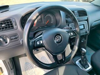 2019 Volkswagen Polo V Рестайлинг, белый, 483600 рублей, вид 1