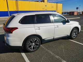 2016 Mitsubishi Outlander III Рестайлинг 2, белый, 1900000 рублей, вид 5