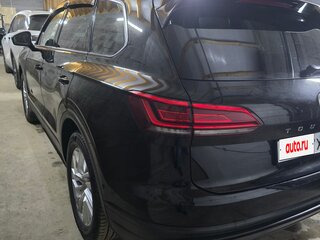 2019 Volkswagen Touareg III, чёрный, 4350000 рублей, вид 4