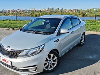 2016 Kia Rio III Рестайлинг, серебристый, 690000 рублей, вид 5