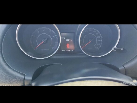 2011 Mitsubishi Outlander II Рестайлинг, белый, 1350000 рублей - вид 7