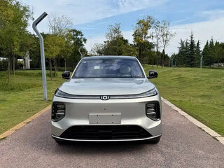 2026 Changan Qiyuan Q07 31.7 kWh, серебристый, 3430911 рублей, вид 2