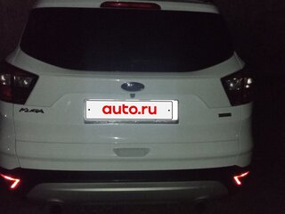 2018 Ford Kuga II Рестайлинг, белый, 1850000 рублей, вид 3