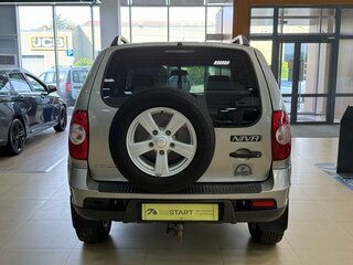 2015 Chevrolet Niva I Рестайлинг, серебристый, 550000 рублей, вид 4