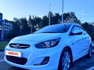 2013 Hyundai Solaris I, белый, 900000 рублей, вид 2