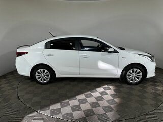 2019 Kia Rio IV, белый, 1030000 рублей, вид 4