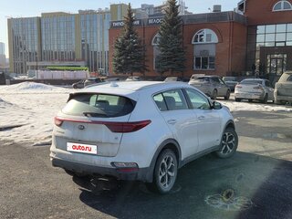 2019 Kia Sportage IV Рестайлинг, белый, 2200000 рублей, вид 3