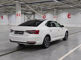 2020 Skoda Superb III Рестайлинг, белый, 2190000 рублей, вид 5