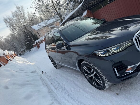 2020 BMW X7 40i I (G07), серый, 6400000 рублей - вид 5