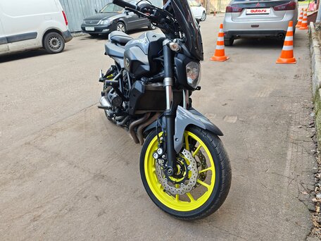 2017 Yamaha MT-07 (FZ-07), жёлтый, 639999 рублей, вид 5