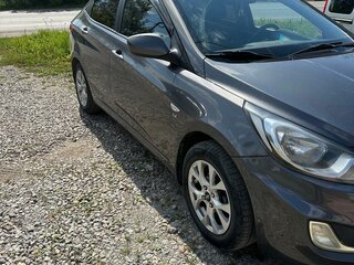 2013 Hyundai Solaris I, серый, 780000 рублей, вид 4