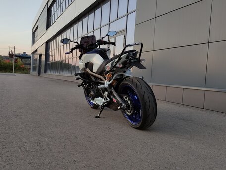 2018 Yamaha MT-09 (FZ-09), белый, 800000 рублей, вид 5