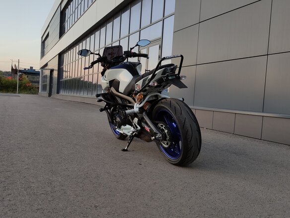 2018 Yamaha MT-09 (FZ-09), белый, 800000 рублей - вид 4