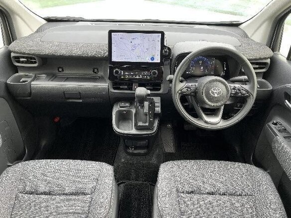 2023 Toyota Sienta III, белый - вид 3