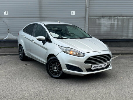 2016 Ford Fiesta Mk6 Рестайлинг, серебристый, 529000 рублей, вид 3