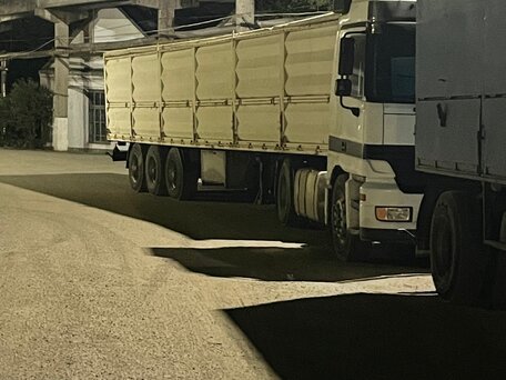 2000 Mercedes-Benz Actros, белый, 1500000 рублей, вид 5