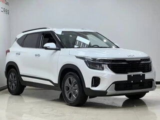 2023 Kia Seltos I Рестайлинг, белый, 2047700 рублей, вид 3