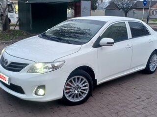 2013 Toyota Corolla X (E140, E150) Рестайлинг, белый, 1150000 рублей, вид 1