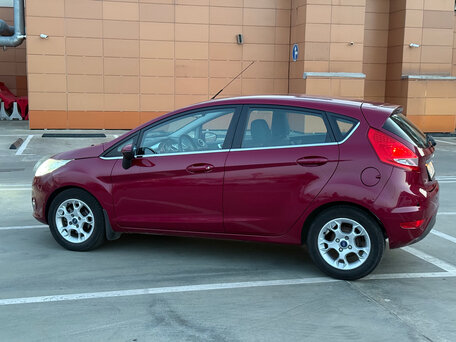 2012 Ford Fiesta Mk6, красный, 839000 рублей, вид 4