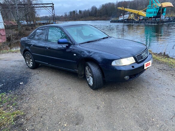 2001 Audi A4 I (B5) Рестайлинг, синий, 450000 рублей