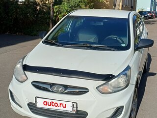 2013 Hyundai Solaris I, белый, 800000 рублей, вид 2