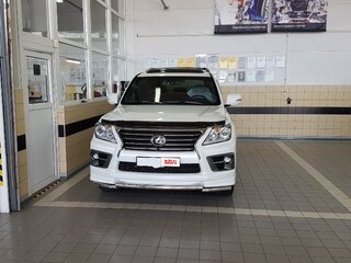 2013 Lexus LX 570 III Рестайлинг, белый, 6400000 рублей, вид 3