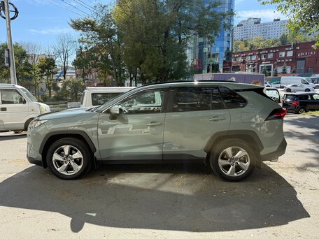 2020 Toyota RAV4 V (XA50), зелёный, 2850000 рублей, вид 2