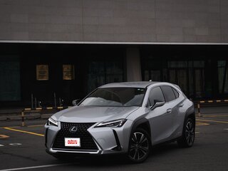 2020 Lexus UX 260h I, серебристый, 3000000 рублей, вид 3