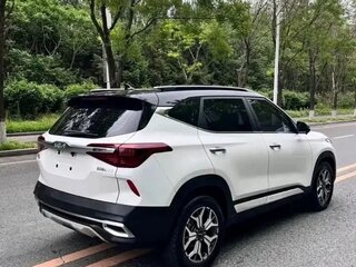 2022 Kia KX3, белый, 1750000 рублей, вид 4