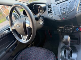 2016 Ford Fiesta Mk6 Рестайлинг, белый, 1150000 рублей, вид 3