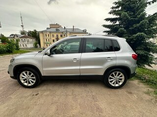 2011 Volkswagen Tiguan I Рестайлинг, серебристый, 930000 рублей, вид 4