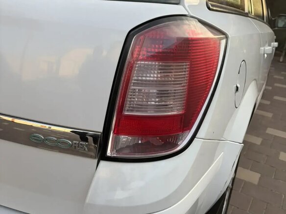 2008 Opel Astra H Рестайлинг, белый, 480000 рублей - вид 6