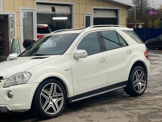 2010 Mercedes-Benz M-Класс AMG 63 AMG II (W164) Рестайлинг, белый, 2100000 рублей, вид 3