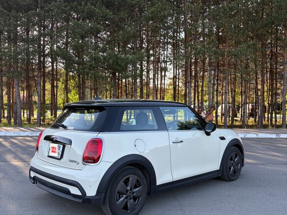 2022 Mini Hatch Cooper D III (F55/F56) Рестайлинг 2, белый, 2220000 рублей - вид 5