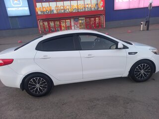 2013 Kia Rio 5-speed III, белый, 750000 рублей, вид 2
