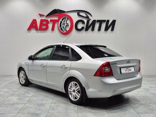 2010 Ford Focus II Рестайлинг, серебристый, 575000 рублей, вид 5