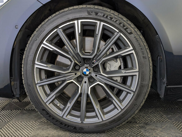2021 BMW 7 серии Long 750Li xDrive VI (G11/G12) Рестайлинг, синий, 6750000 рублей - вид 18