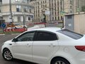 2015 Kia Rio III Рестайлинг, белый, 900000 рублей - вид 2