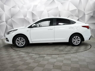 2018 Hyundai Solaris II, белый, 1109000 рублей, вид 2