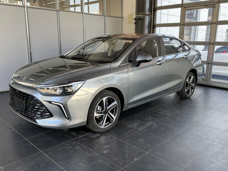 2025 BAIC U5 Plus, серый, 2300000 рублей, вид 3