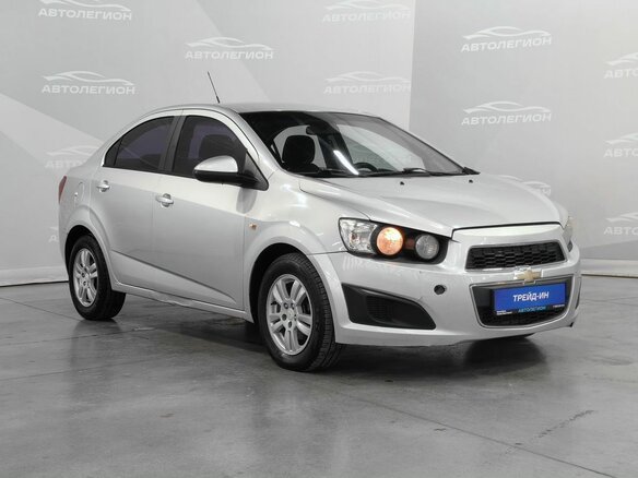 2014 Chevrolet Aveo II, серебристый, 550000 рублей - вид 6