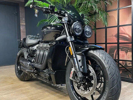 2024 Triumph Rocket III, чёрный, 3250000 рублей, вид 2