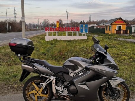 2009 Honda VFR 800, серый, 595000 рублей, вид 1