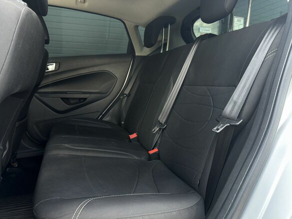 2015 Ford Fiesta Mk6 Рестайлинг, серебристый, 545000 рублей - вид 14