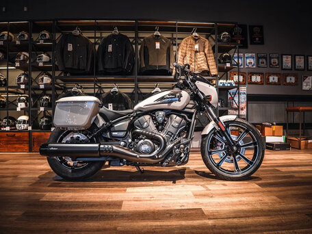 2026 Indian Scout, серый, 2440000 рублей, вид 2