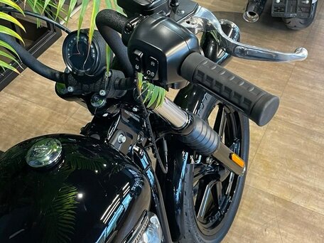 2025 Harley-Davidson Street Bob, чёрный, 2290000 рублей, вид 4