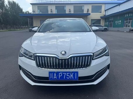 2021 Skoda Superb III Рестайлинг, белый, 1930000 рублей, вид 2